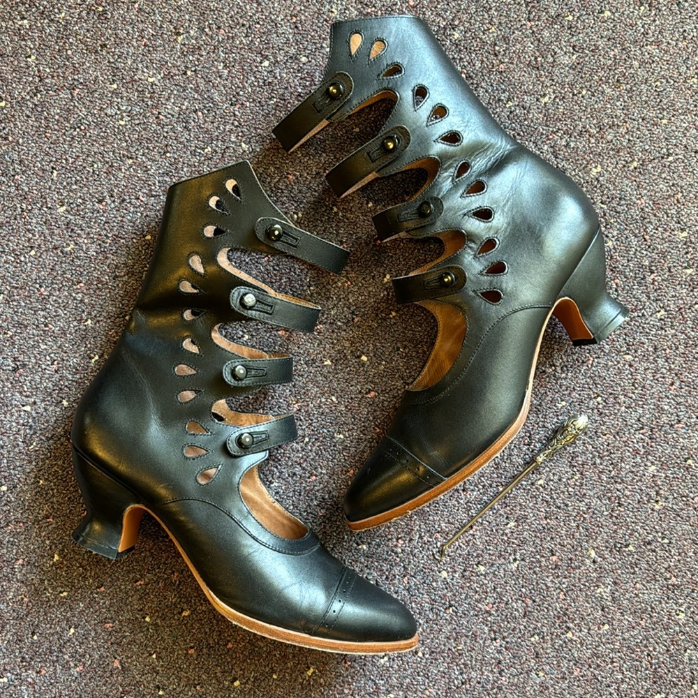 American Duchess Colette boots size 11